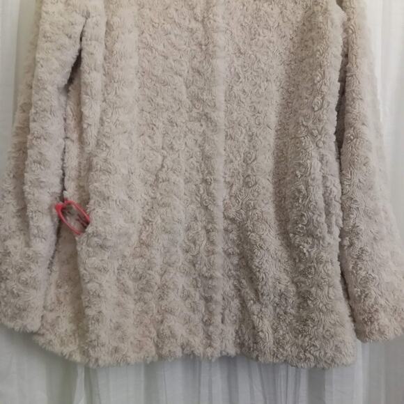 Dennis Brasso Faux Fur Coat Rosette Pattern XS Creamy Tan Gold Satin Pockets - Picture 8 of 14